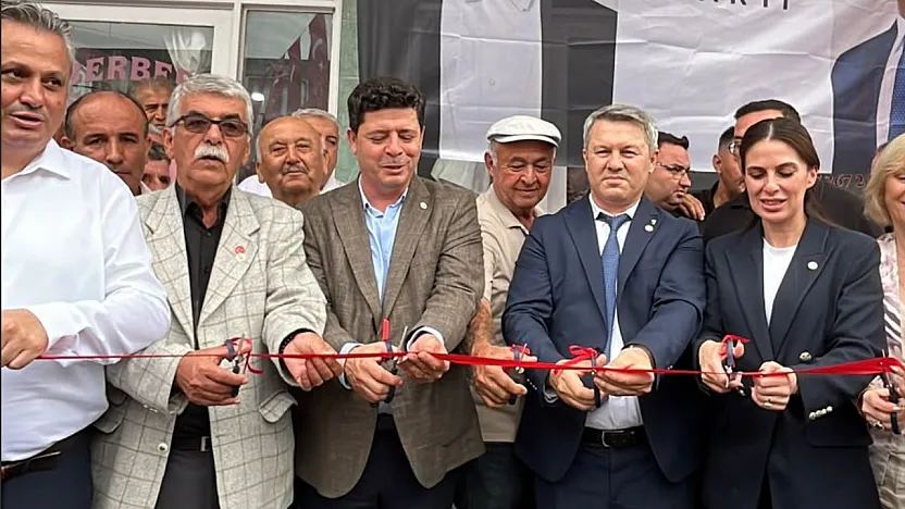 Yeni Parti Seydikemer İlçe Başkanlığı yağmur altında açıldı