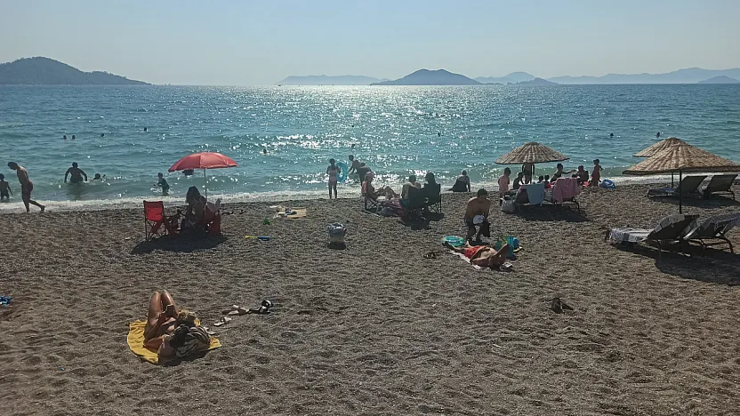 Yerli ve Yabancı Turistler Çalış Plajı'na Akın Etti