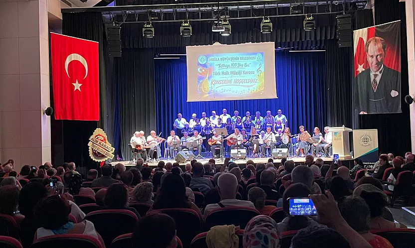100 Yaş Evi Korosu Fethiye'de Alkış Topladı