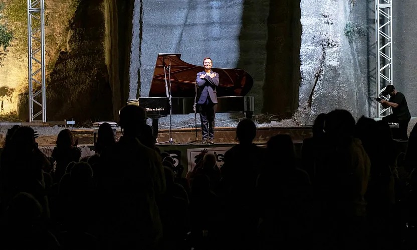 23. Uluslararası Gümüşlük Müzik Festivali'nde Portekizli piyanist Vasco Dantas konser verdi