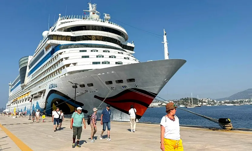 'Aidablu' kruvaziyeri Bodrum'a 2 bin 349 turist getirdi