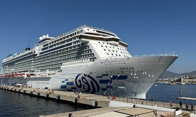 'Aroya' kruvaziyeri Bodrum'a 2 bin 671 turist getirdi