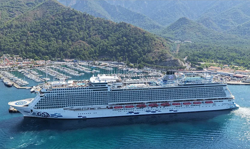 'Aroya' kruvaziyeri Marmaris'e 3 bin 210 turist getirdi