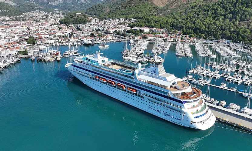 'Astoria Grande' kruvaziyeri Marmaris'e 368 turist getirdi