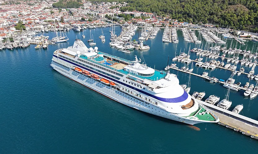 'Astoria Grande' kruvaziyeri Marmaris'e 447 turist getirdi