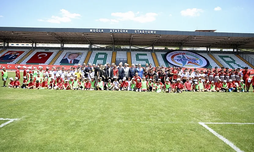 Bakan Bak, Muğla'da Kano Milli Takımı sporcularıyla bir araya geldi