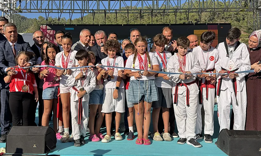 Bakan Osman Aşkın Bak'tan Marmaris'e Olimpik Yüzme Havuzu Müjdesi