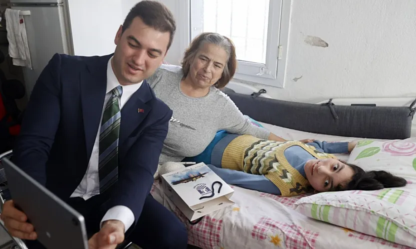 Başkan Mandalinci 'süper babaanne' olarak tanınan Gülsiye Duran'ı ziyaret etti