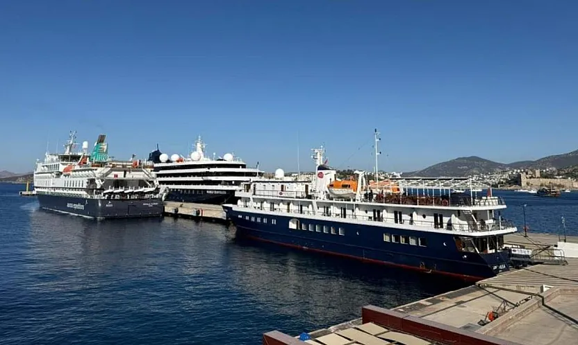 Bodrum'a 3 gemi birden geldi