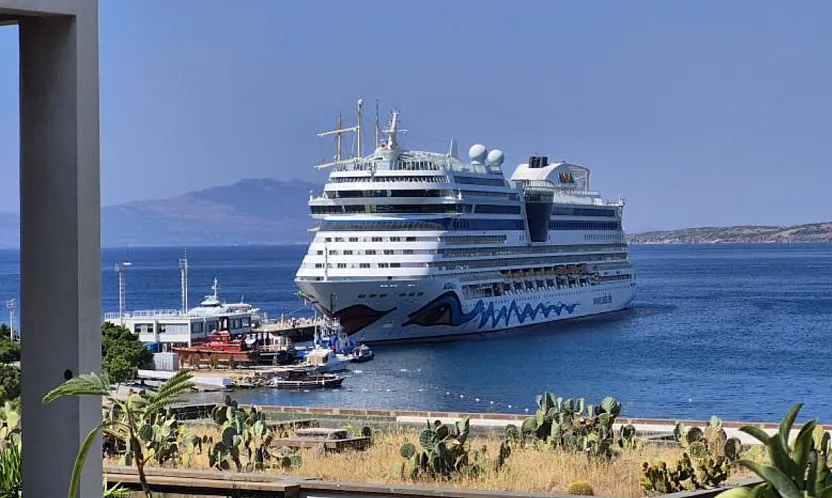 Bodrum'a 3 gemiyle 2 bin 761 turist geldi