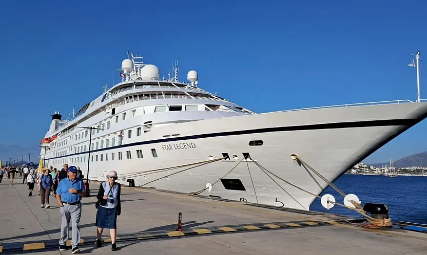Bodrum'a 300 yolcusuyla geldi