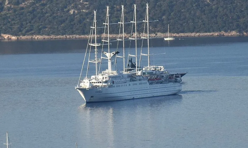 Bodrum'a iki kruvaziyerle 2 bin 988 turist geldi