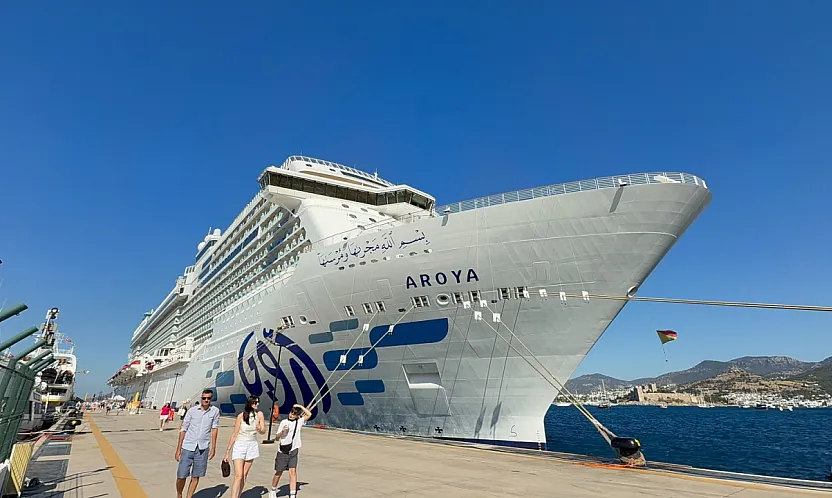 Bodrum'a iki kruvaziyerle 3 bin 292 turist geldi