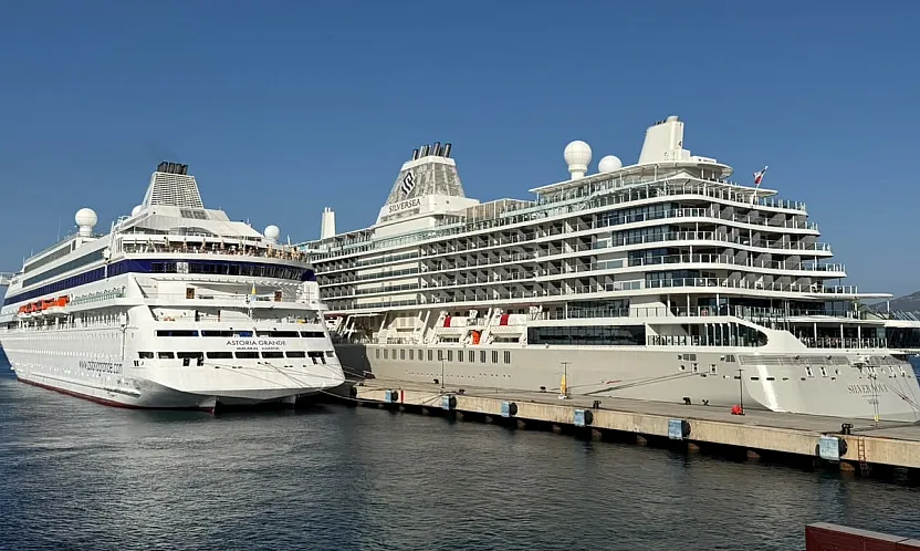 Bodrum'a iki kruvaziyerle 957 turist geldi