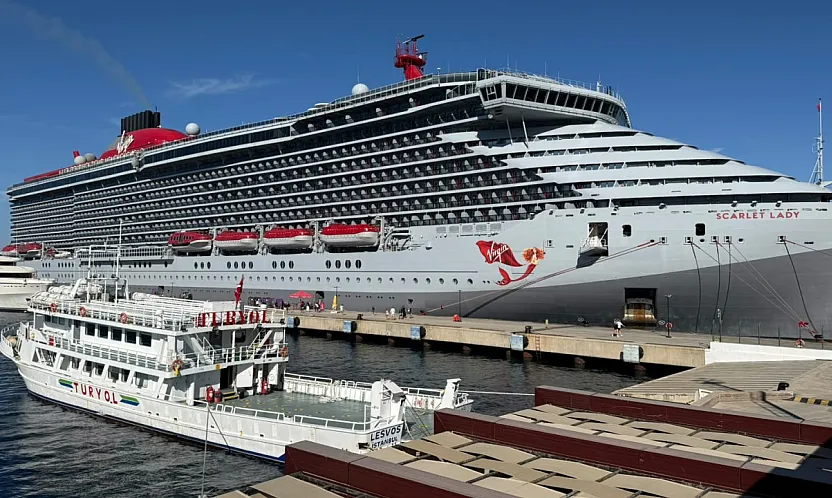 Bodrum'a 'Scarlet Lady' kruvaziyeriyle 2 bin 637 turist geldi