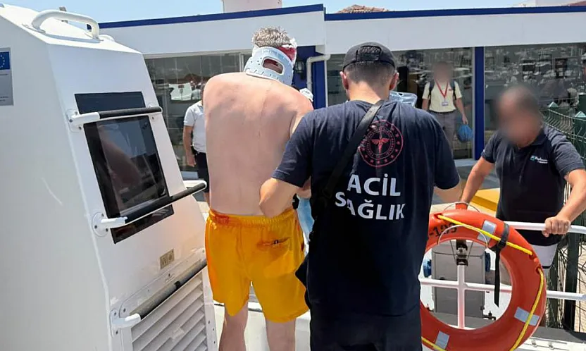 Bodrum açıklarında gezi teknesinde yaralanan vatandaş tahliye edildi