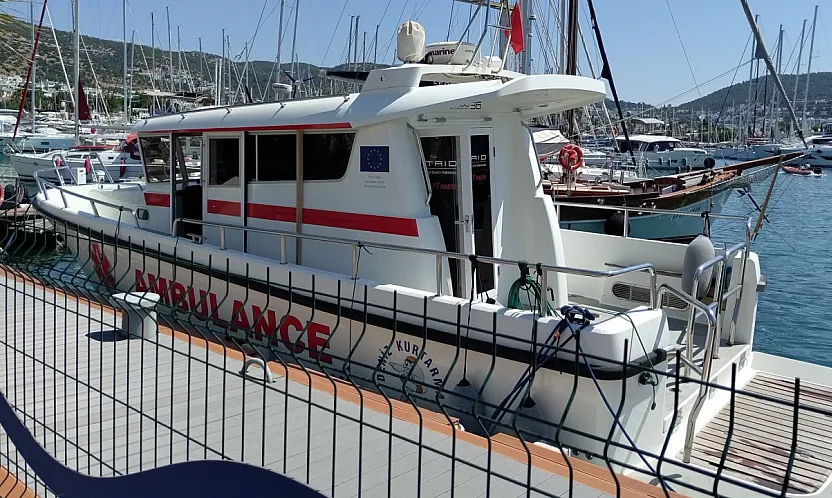 Bodrum açıklarında teknede rahatsızlanan kişi deniz ambulansıyla tahliye edildi