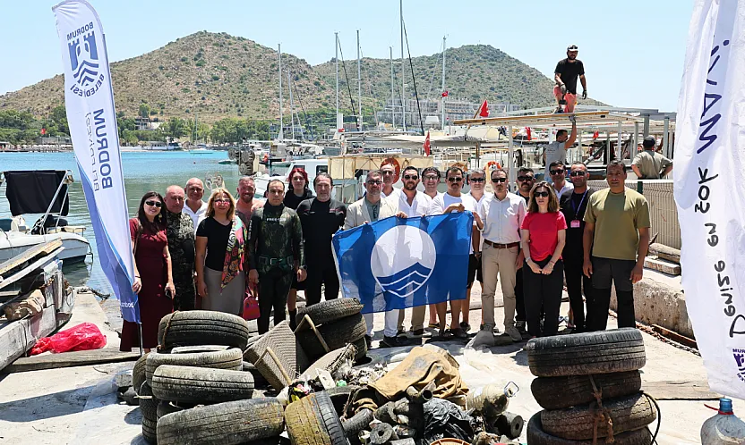 Bodrum Akyarlar'da deniz dibinden 1 ton çöp çıktı