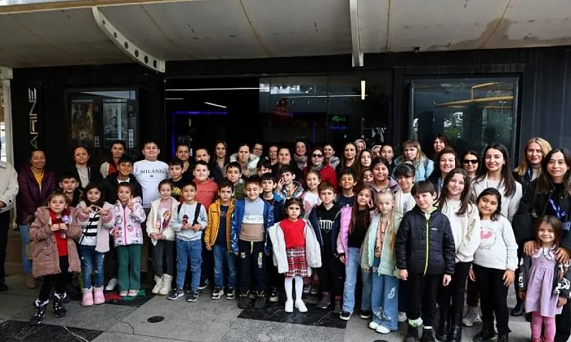 Bodrum Belediyesi'nden çocuklara sürpriz sinema gösterimi