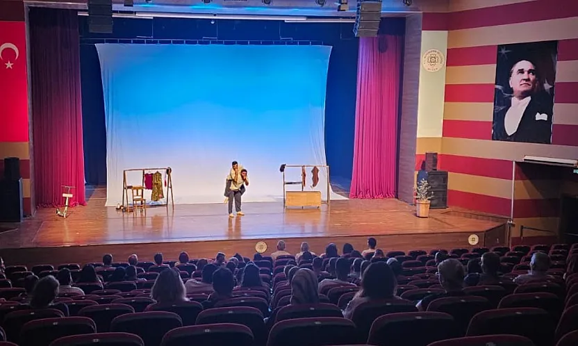 Bodrum Belediyesi Şehir Tiyatrosu Muğla'da sanatseverlerle buluştu