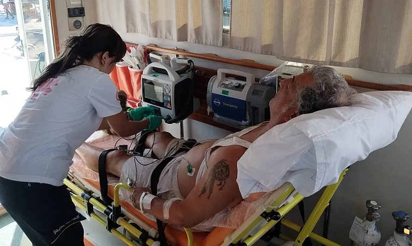 Bodrum'da 1'i yabancı uyruklu 3 kişiye deniz ambulansıyla tıbbi tahliye yapıldı