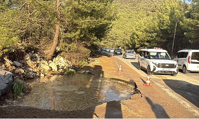 Bodrum'da ana su isale hattı patladı