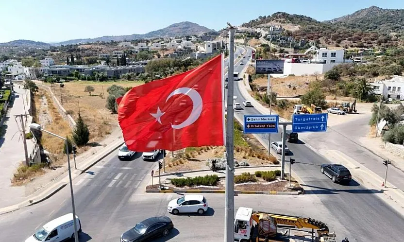 Bodrum'da bayrak direkleri bakımdan geçirildi