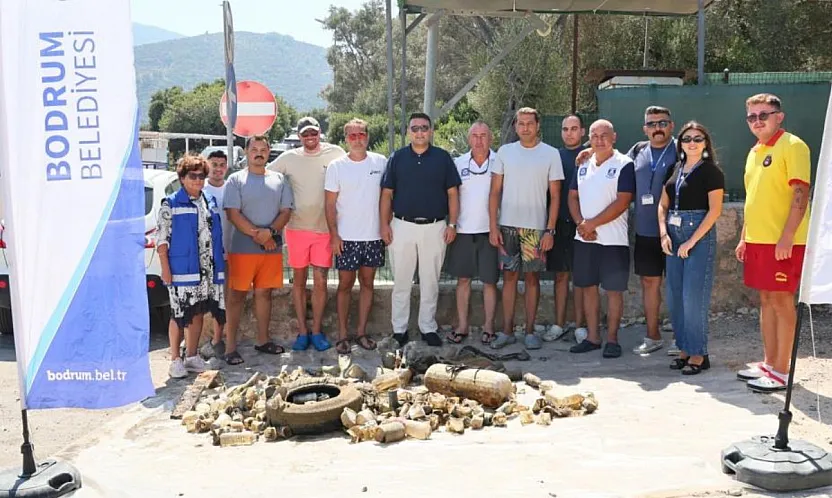Bodrum'da deniz dibinden çıkanlar şaşırttı: Torba sahilinden 75 kilo atık çıkarıldı