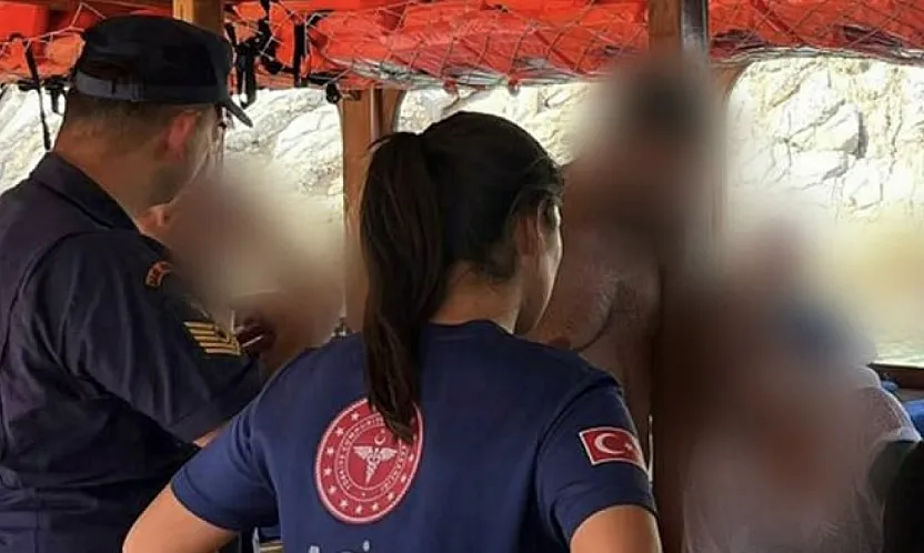 Bodrum'da gezi teknesinde rahatsızlanan vatandaşa tıbbi tahliye