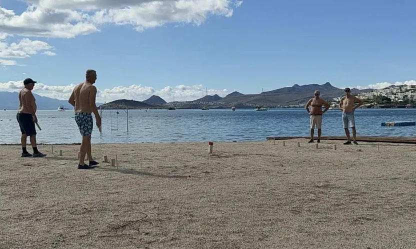 Bodrum'da güneşi gören denize koştu
