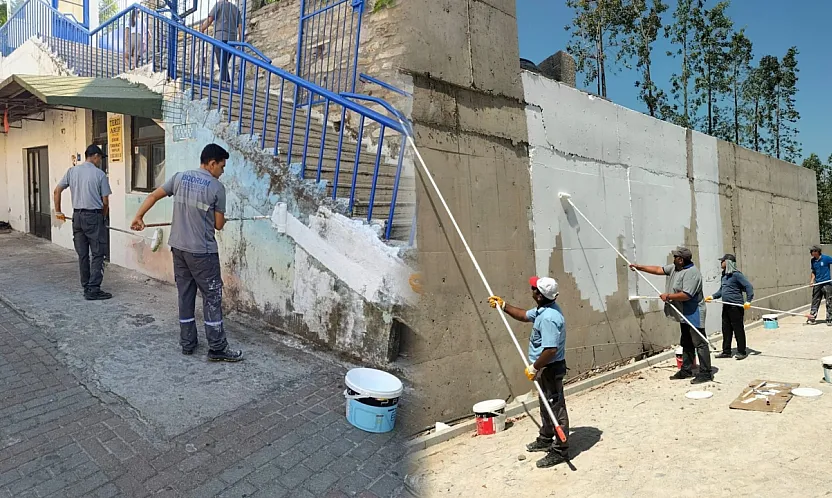 Bodrum'da mavi beyaz boyama çalışmaları devam ediyor