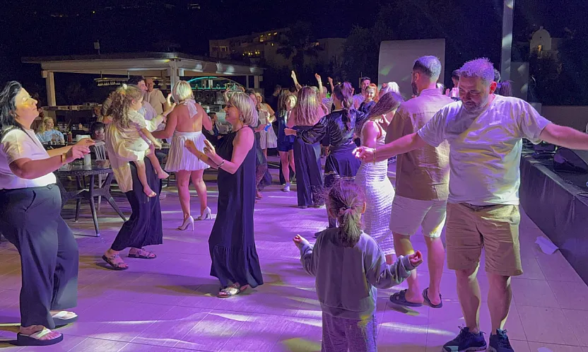 Bodrum'da Türk gecesi turistlerden tam not aldı