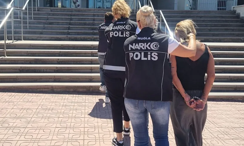 Bodrum'da uyuşturucu tacirlerine ağır darbe: 900 gram skunk, kokain ve pres makinesi ele geçirildi