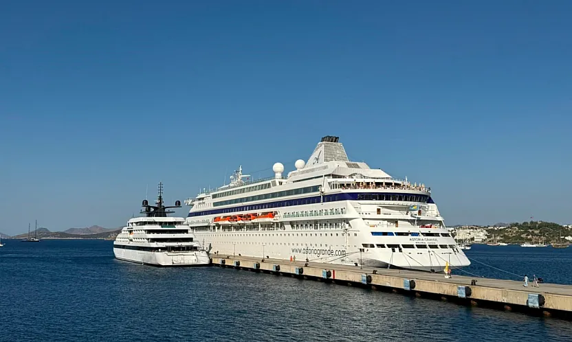 Bodrum'u iki yolcu gemisi ziyaret etti