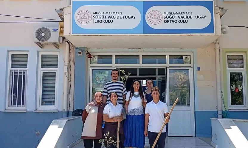 Bozburunlu Öğrenciler Karne Sevincini Fidan Dikerek Kutladı