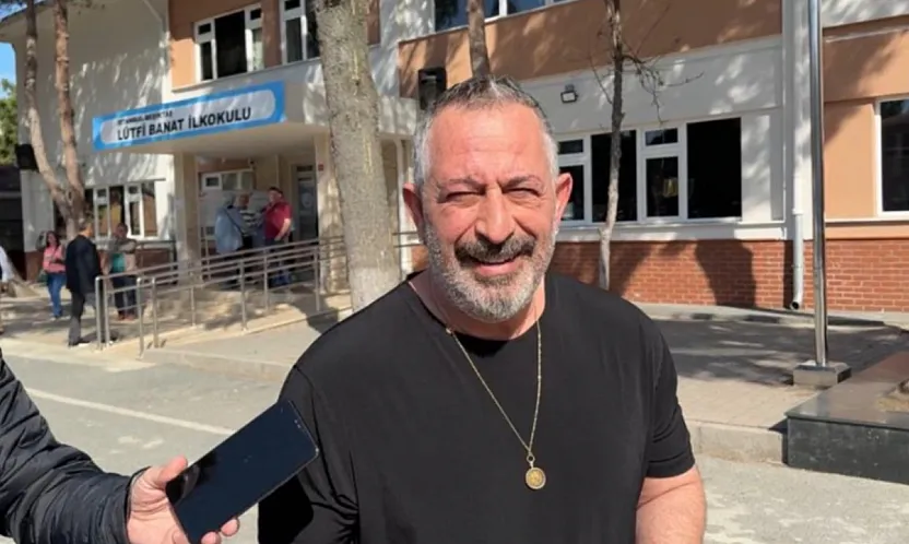 Çanakkale'de evinde rahatsızlanan komedyen Cem Yılmaz hastaneye kaldırıldı