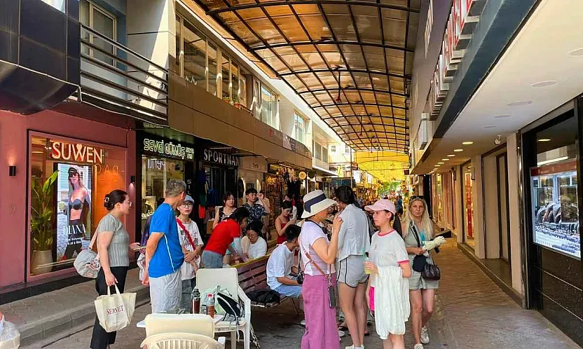Çinli turistlerin Fethiye'deki buluşma noktası: Paspatur Çarşısı