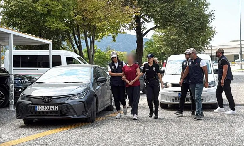 Darbeci FETÖ'cü Burkay Karatepe'nin ablası adliyeye sevk edildi