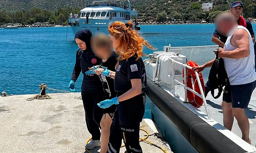 Datça'da gezi teknesinde rahatsızlanan vatandaşa tıbbi tahliye