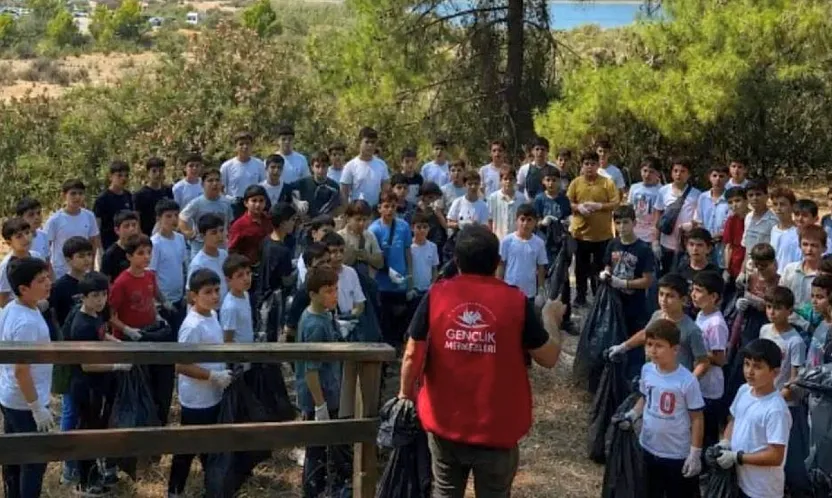 Doğayı koruyor, geleceğe umut oluyorlar gençler Dalyan'ı atıklardan temizledi