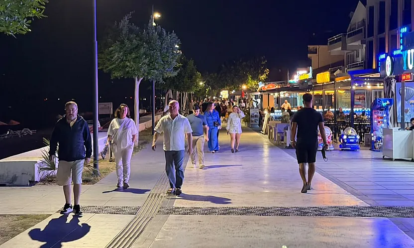 Ekim Ortasında Fethiye Çalış Plajı'nda Turist Hareketliliği