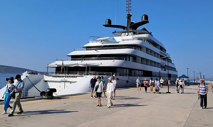 'Emerald Azzurra' kruvaziyeri Bodrum'a 93 turist getirdi