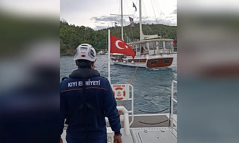 Fethiye Açıklarında Sürüklenen Teknedeki 2 Kişi Kıyı Emniyeti Tarafından Kurtarıldı