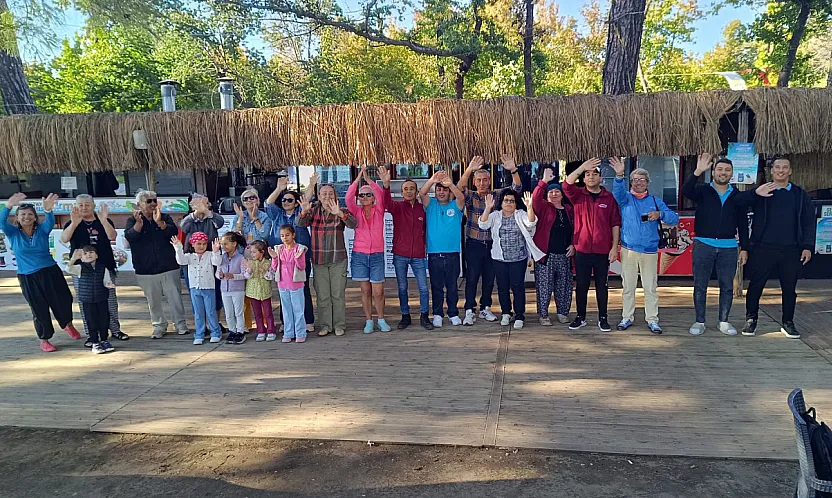 Fethiye Akmaz Halk Plajı Sezonu Misafirleriyle Kapattı