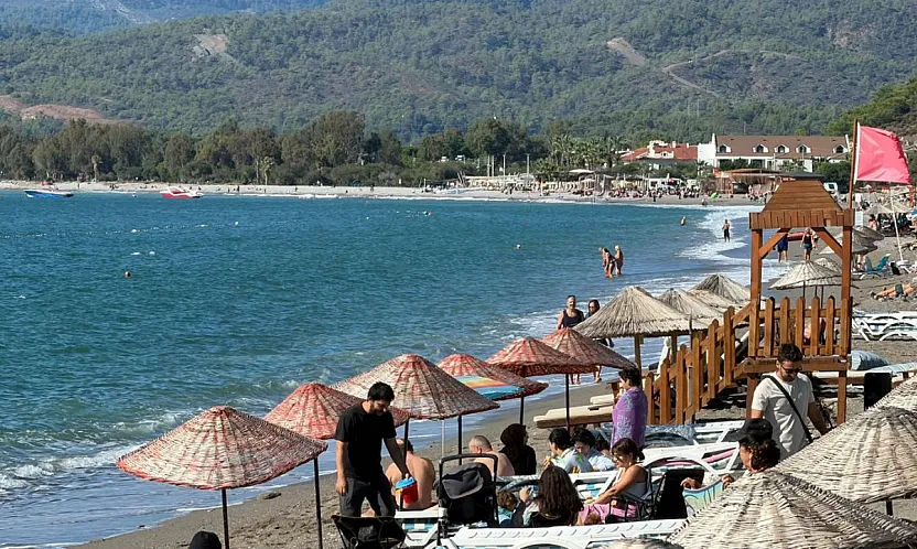 Fethiye Çalış Plajı'nda Ekim Ayında Deniz Keyfi