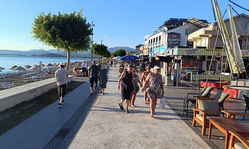 Fethiye Çalış'ta akşam saatlerinde hareketlilik sürüyor