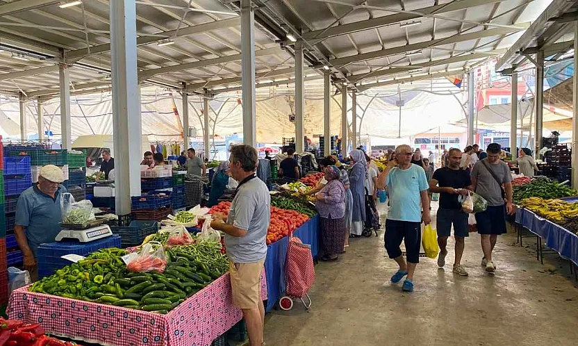 Fethiye Cumartesi Pazarı'nda Alışveriş Hareketliliği