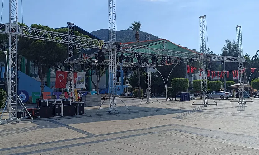 Fethiye'de 30 Ağustos coşkusu için Beşkaza Meydanı hazırlanıyor