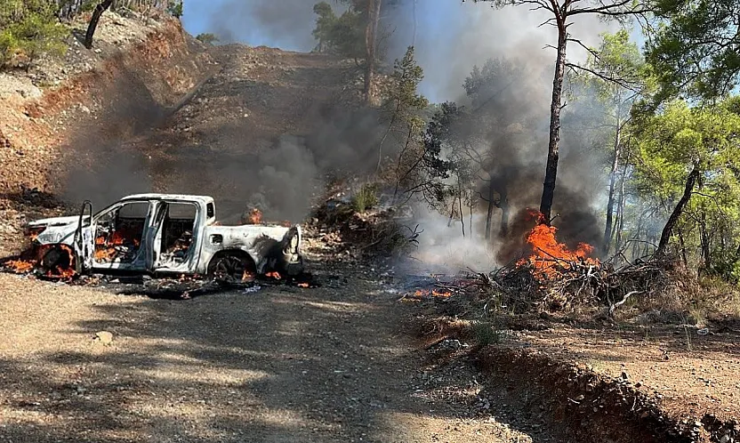 Fethiye'de Araç Yangını Ormana Sıçradı: Yangın Büyümeden Söndürüldü