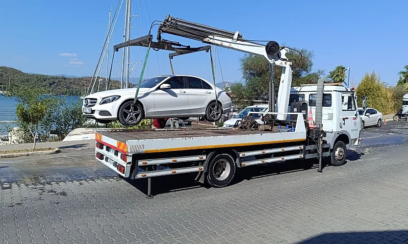 Fethiye'de arıza çalışması için araçlar çekildi